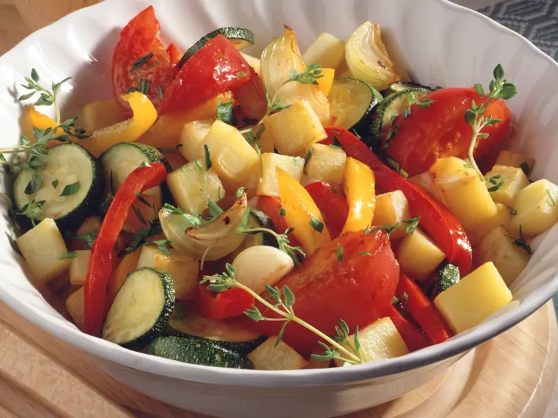 Warmer Kartoffel-Gemüse-Salat