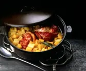 Eisbein mit Steckrüben und Kartoffeln