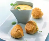 Lachsbällchen mit Ananas-Dipp