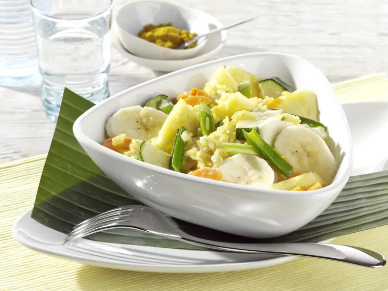 Gemüse-Curry mit Ananas und Bananen