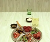 Fleischfondue mit Beilagen