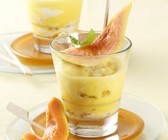 Eis-Shake mit Papaya-Spieß