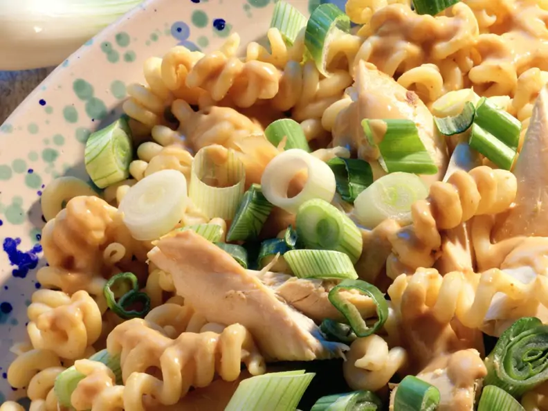 Fusilli mit Hähnchenbrust und Frühlingszwiebeln