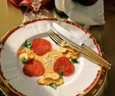 Mariniertes Rinderfilet mit Semmelkren und Topinambur