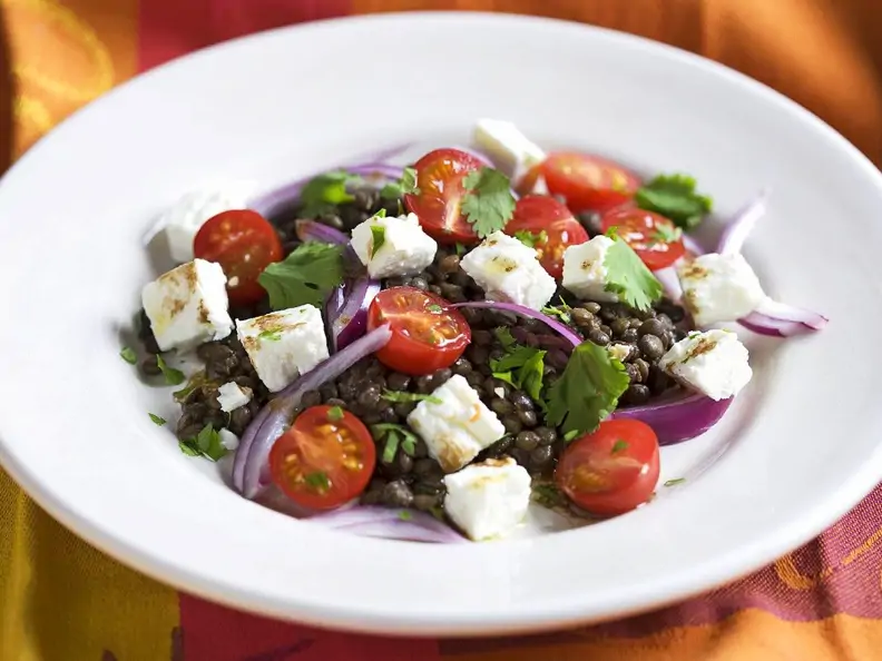 Linsensalat mit Käse