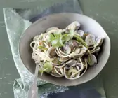 Spaghetti Vongole mit asiatischen Aromen