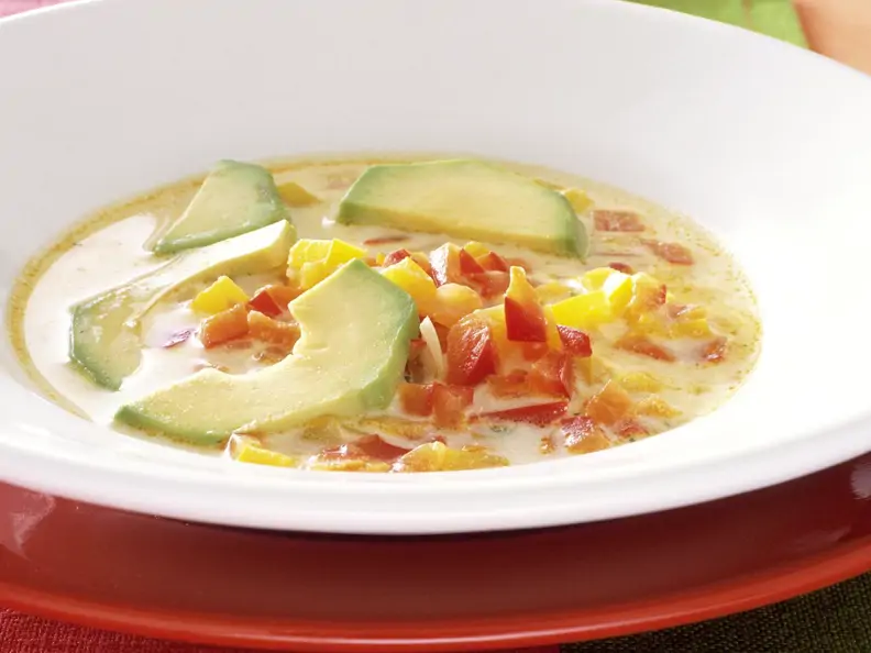 Paprikasahnesuppe mit Avocado