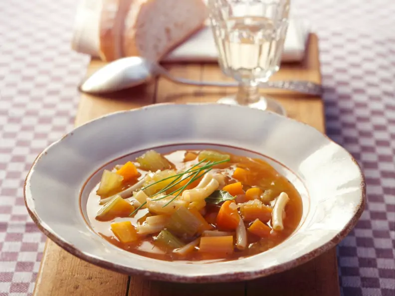 Minestrone mit Sellerie und Möhren