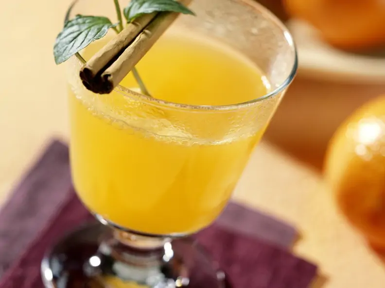 Orangen-Weißwein-Punsch