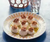 Joghurtbällchen mit Walnüssen