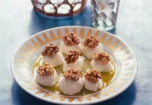 Joghurtbällchen mit Walnüssen