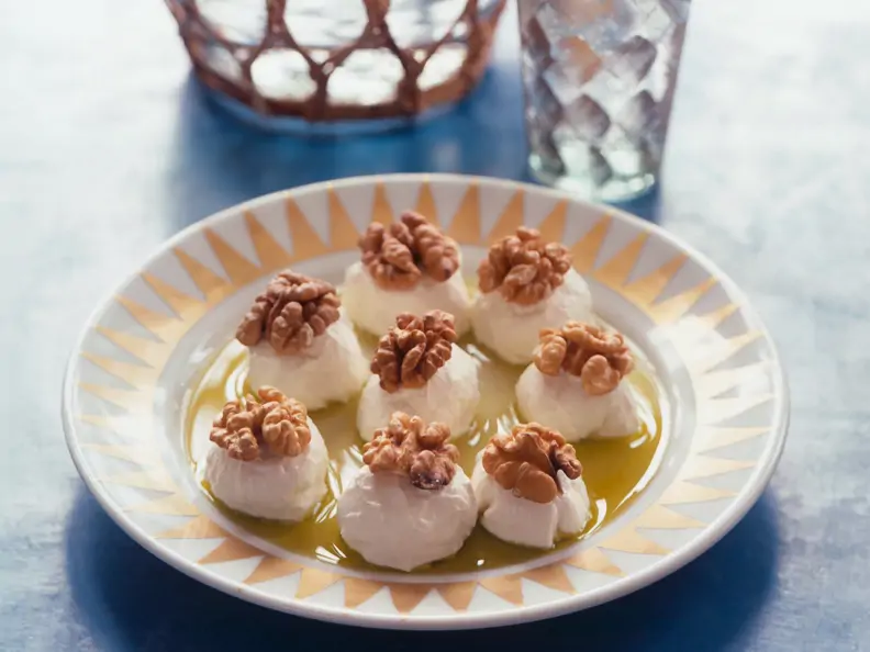 Joghurtbällchen mit Walnüssen