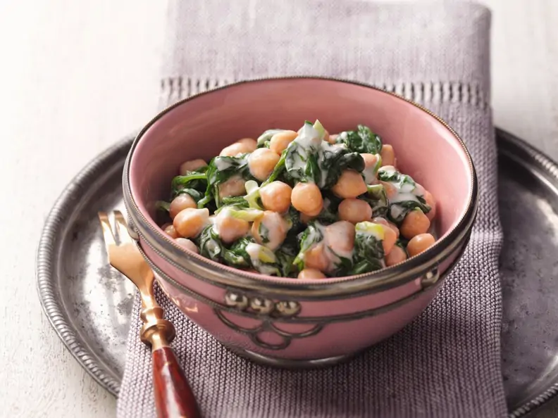 Kichererbsen-Spinat-Salat mit Tahin-Dressing