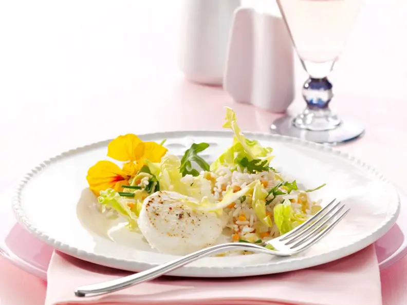 Frühlingssalat mit gegrilltem Ziegenkäse