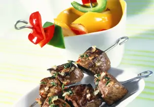 Grillspieße mit Fleisch und Paprika