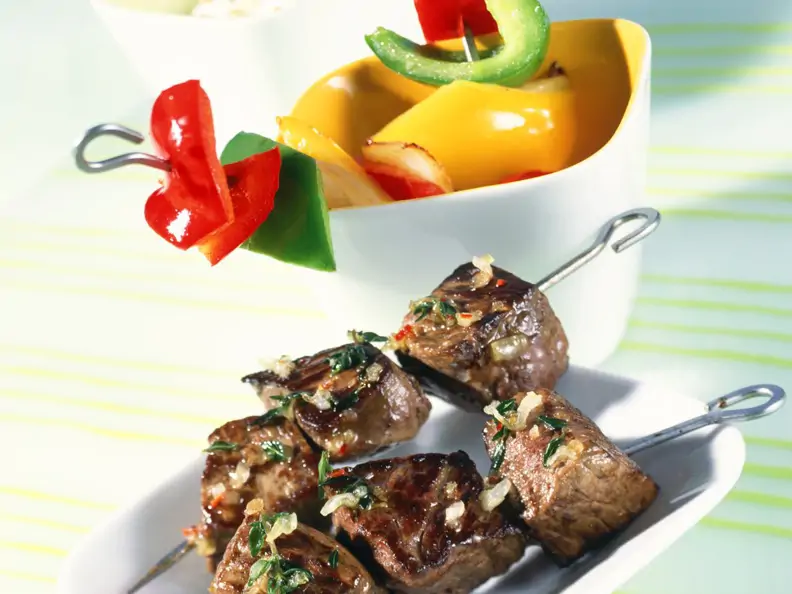 Grillspieße mit Fleisch und Paprika