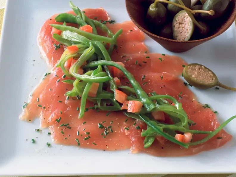 Lachs-Carpaccio mit Zuckerschoten