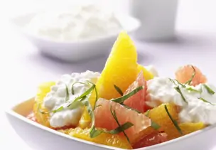 Orangen-Grapefruit-Salat mit Hüttenkäse