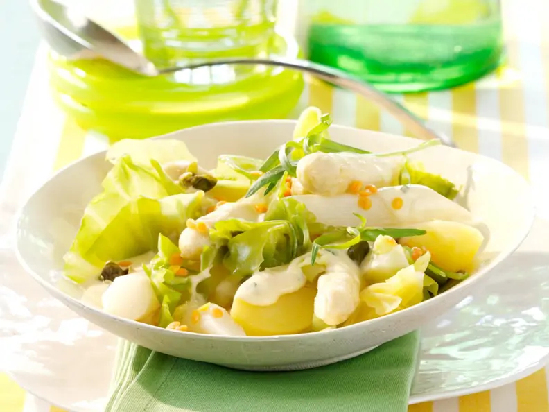 Spargelragout mit Spitzkohl und roten Linsen