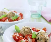Steinpilz-Semmelknödel mit Tomaten