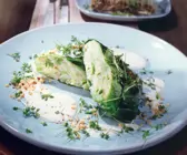 Spitzkohlrouladen mit Meerrettichsauce