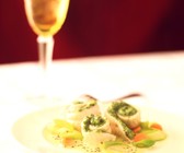 Kräuter-Schollenröllchen mit Kaviarcremesauce