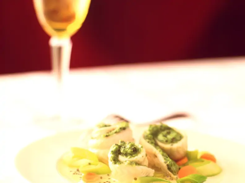 Kräuter-Schollenröllchen mit Kaviarcremesauce