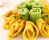 Pfannkuchenröllchen mit Gurke