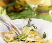 Kürbis-Ravioli mit Pesto