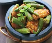 Hähnchen mit Okra