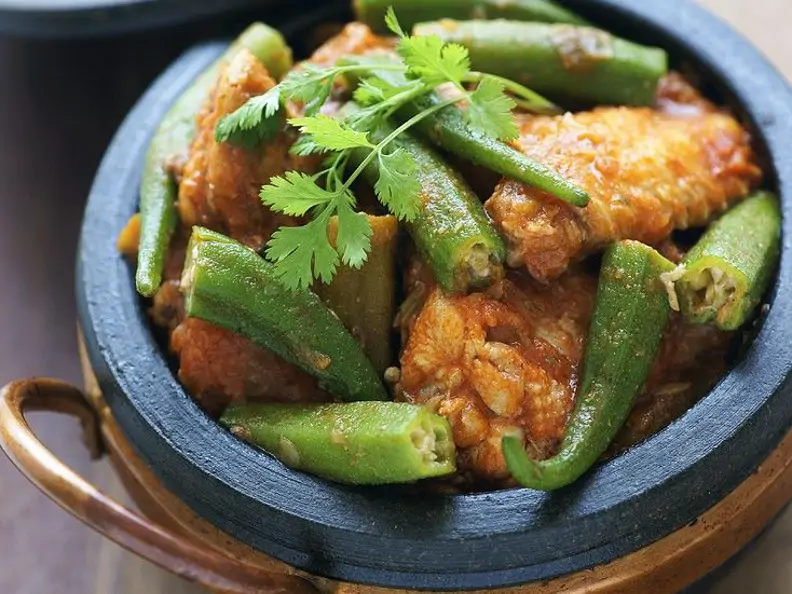Hähnchen mit Okra