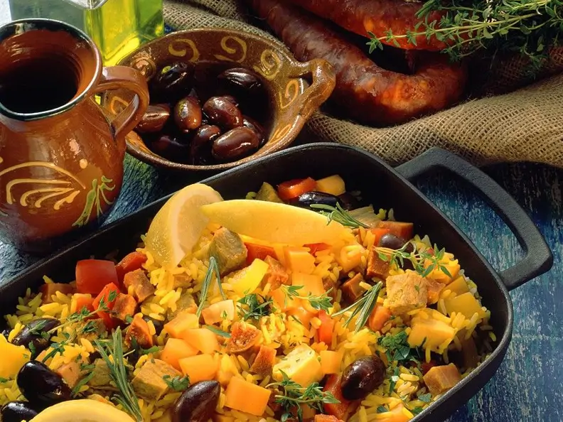 Safranreis mit Thunfisch
