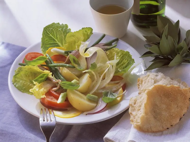 Frischer Gemüsesalat
