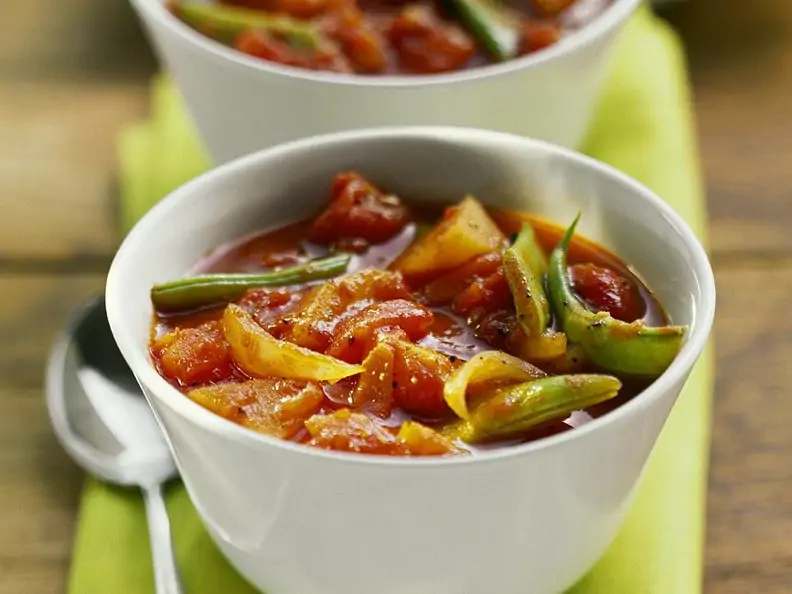 Gemüsesuppe mit grünen Bohnen