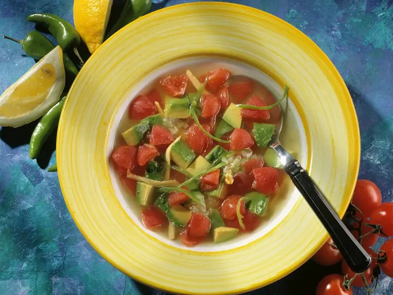 Tomatensuppe mit Avocado