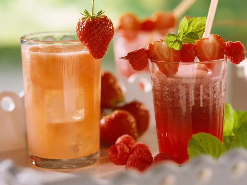 Zwei Frucht-Drinks