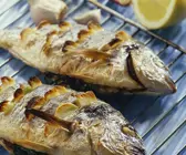 Knoblauch-Doraden vom Grill