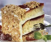 Mandeltorte mit Johannisbeergelee