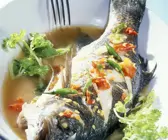 Gedämpfter Loup de mer
