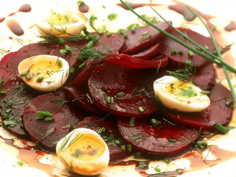 Rote Bete-Salat mit Ei