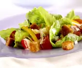 Blattsalat mit Croutons