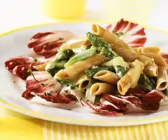 Vollkornnudeln mit Spargel und Radicchio
