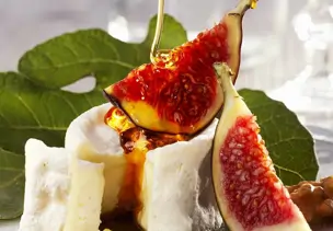 Käse mit Feigen und Honig
