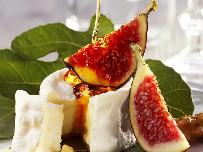 Käse mit Feigen und Honig