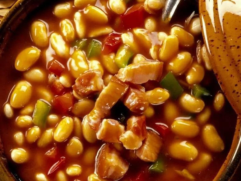 Bohneneintopf mit Schweinefleisch