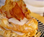 Brikteig mit Bananencreme gefüllt