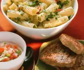 Kräuternudeln mit Filetsteaks