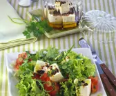 Blattsalat mit Tomaten und Feta