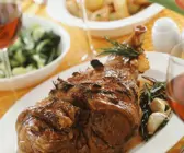 Lammkeule mit Gemüse