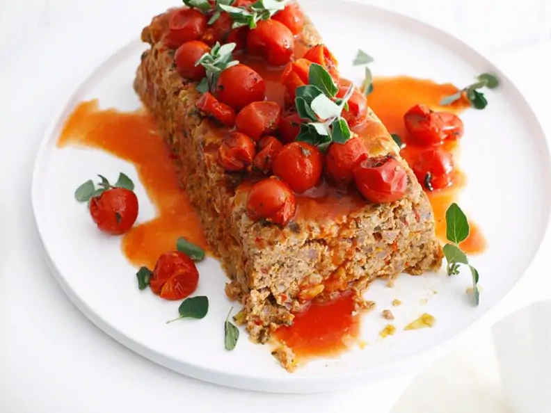 Hackbraten mit Tomaten